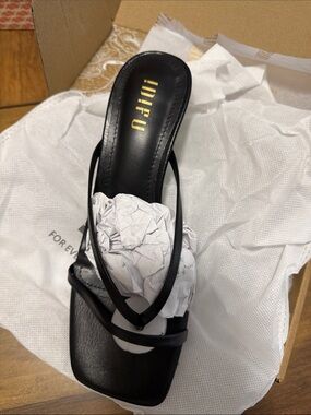 IDIFU Black Strappy Square-Toe Heel Sandal